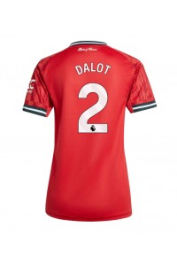 Manchester United Diogo Dalot #2 Jalkapallovaatteet Naisten Kotipaita 2025-26 Lyhythihainen
